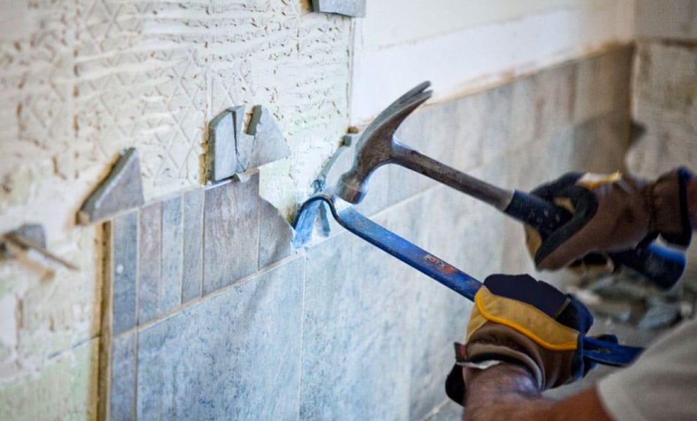 How to Remove Tiles From Bathroom Walls