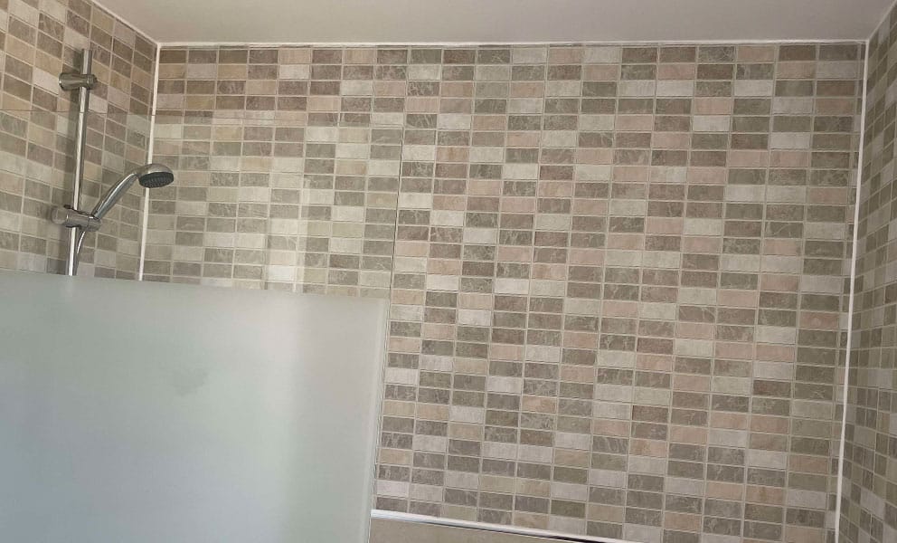 What Can I Put on My Bathroom Walls Instead of Tiles?